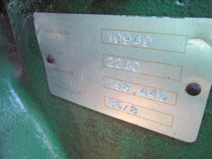 john-deere-2240-image-26