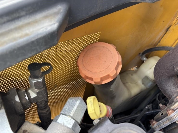 2022-deere-325g-image-35