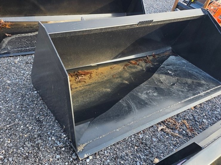 new-swict-78"-skidloader-material-bucket-image-3