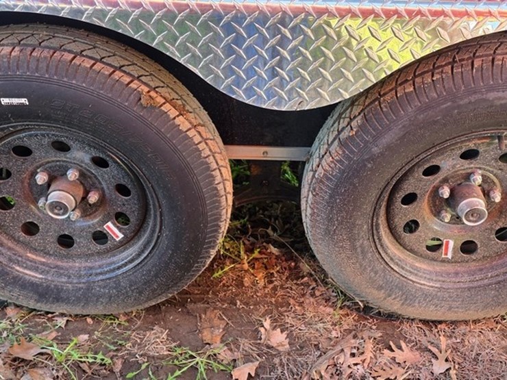 new-2005-carry-on-2-axle-box-trailer-(title)-image-9