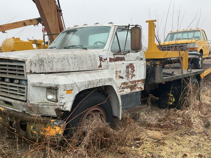 #301-•-1980-ford-k604-flatbed-truck-image-1