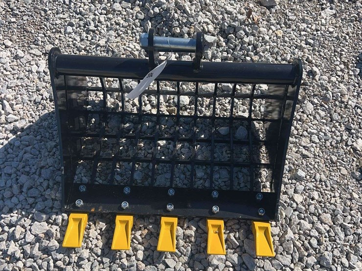 sdlanch-mini-excavator-rock-bucket-image-1