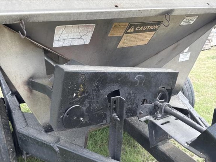 #118-•-tyler-5-ton-fertilizer-spreader-trailer-image-3