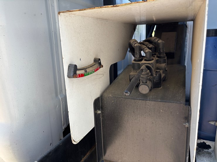 2010-ford-f750-image-14