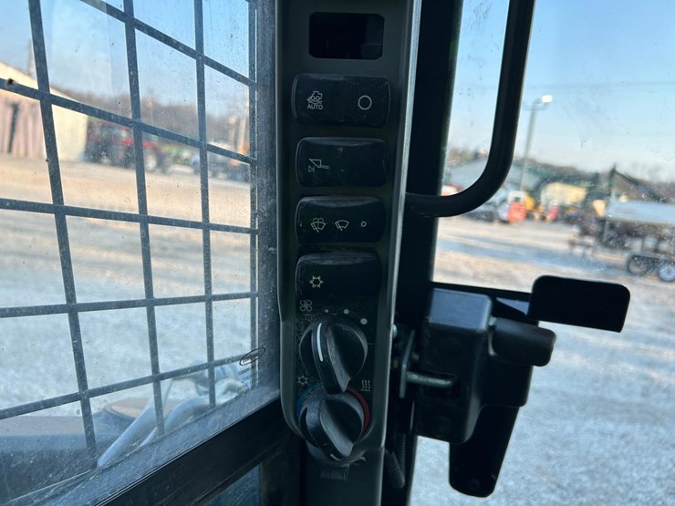 2023-new-holland-c337-image-26