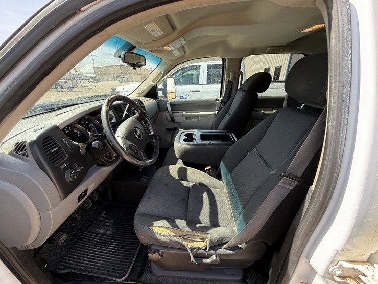 2013-gmc-sierra-2500hd-image-17