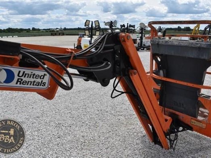 2013-jlg-e300ajp-image-24