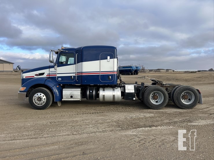 2014-peterbilt-384-image-8
