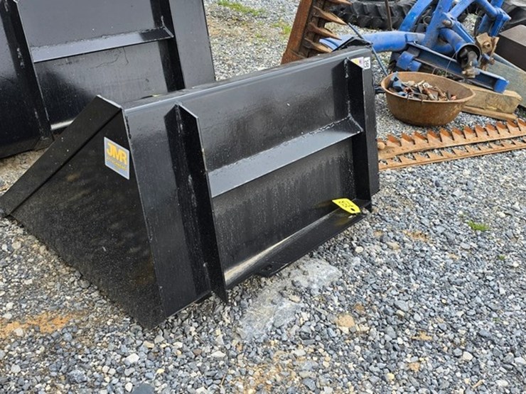 new-jmr-36"-mini-skidloader-bucket-image-2