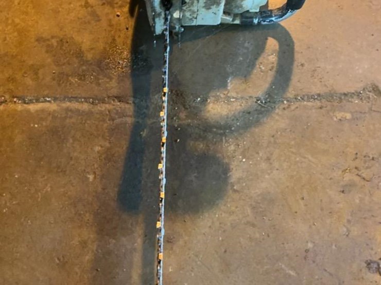 #111-•-stihl-041av-farmboss-chainsaw-image-3