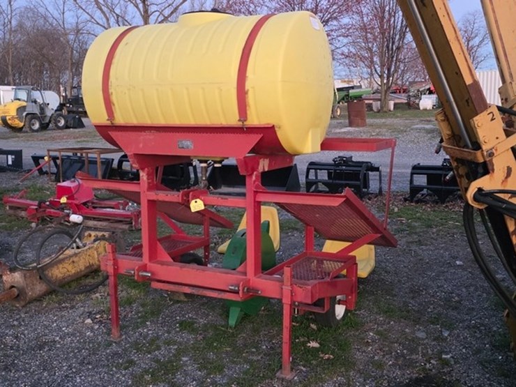 p150-3pt.-2-row-transplanter-image-2