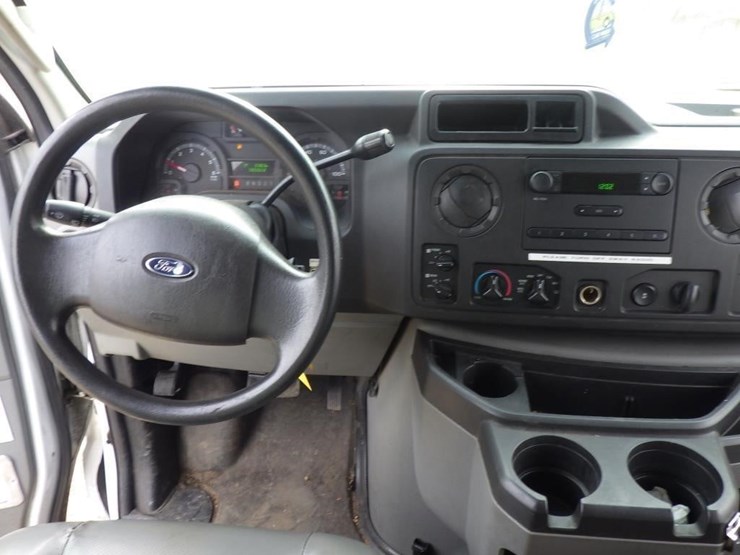 2009-ford-econoline-350-image-8