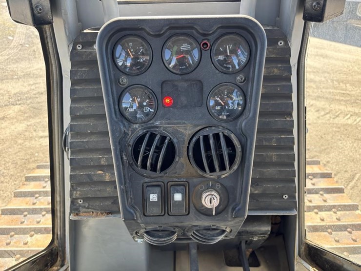 2002-caterpillar-d3g-image-30