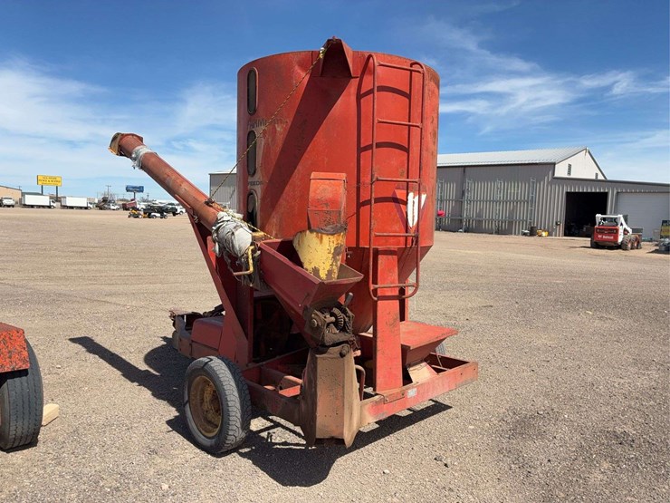 red-portable-pto-driven-feed-grinder-mixer,-steel-construction-image-4
