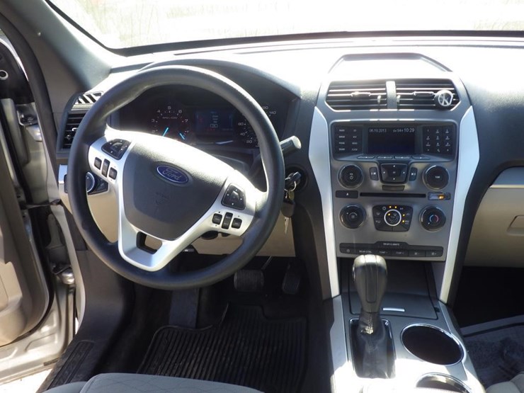 2014-ford-explorer-image-9