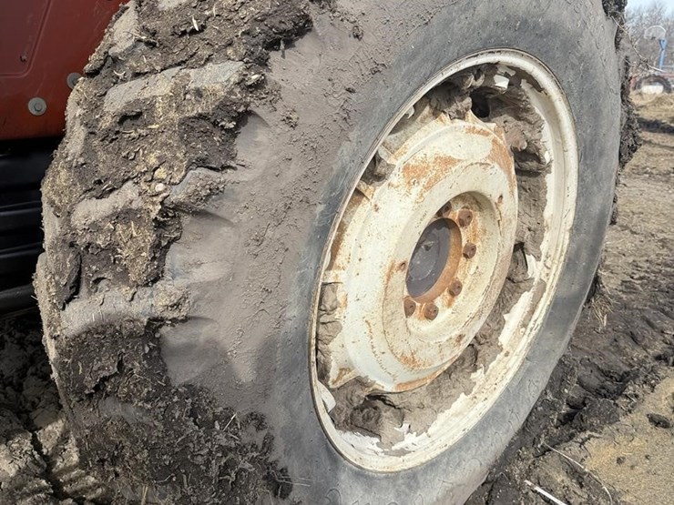 hesston-tractor-2805-image-11