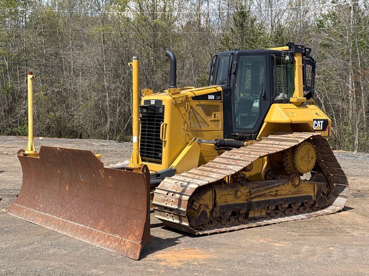 2015-caterpillar-d6n-lgp-image-1
