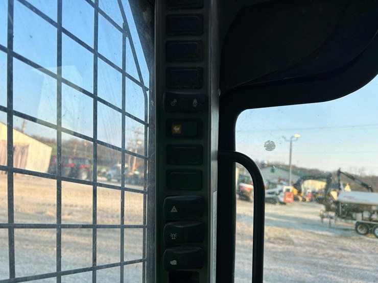 2023-new-holland-c337-image-27