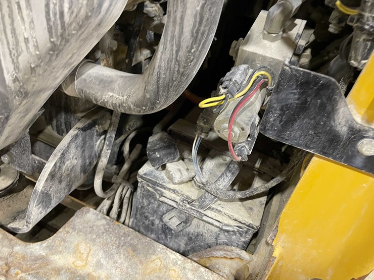 2012-caterpillar-226b3-image-13