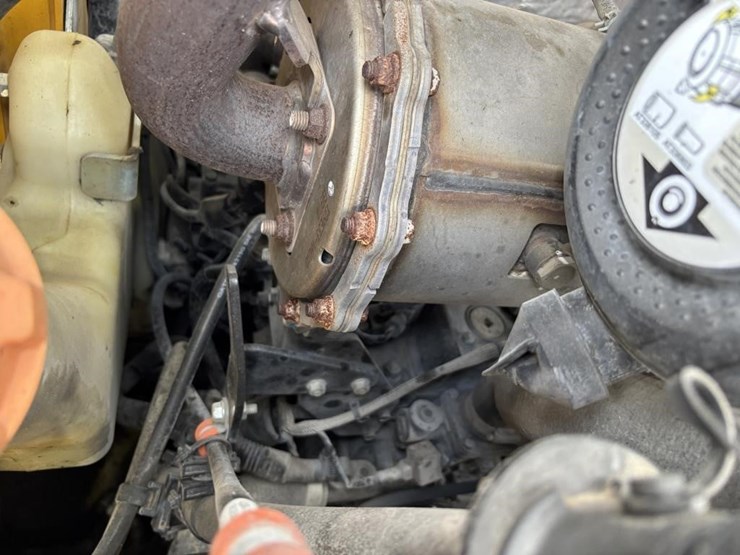 2022-deere-325g-image-36