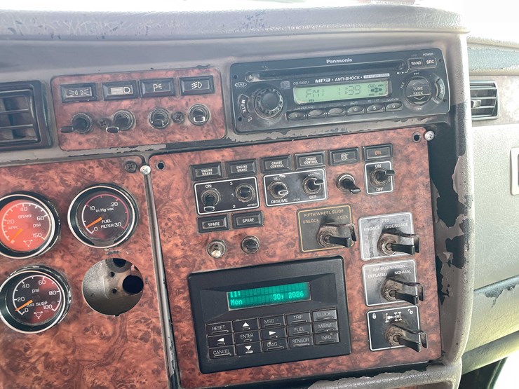 2004-kenworth-t800-image-76