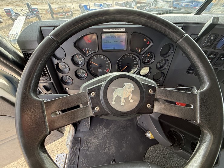 2015-mack-pinnacle-chu613-image-17