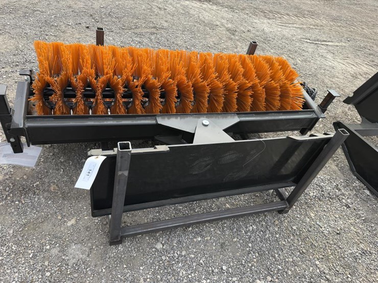 #141-•-skid-steer-61"-sweeper-image-4