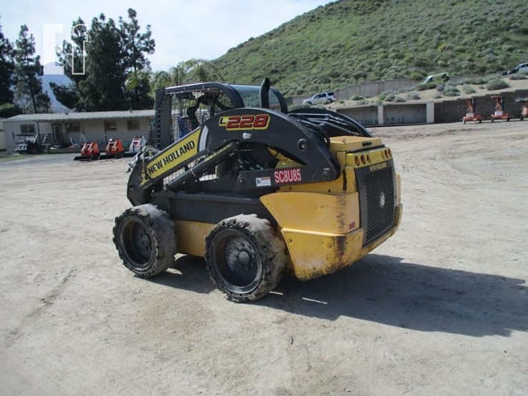 2017-new-holland-l228-image-4