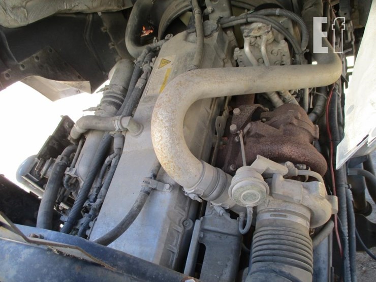 2004-gmc-t7500-image-5