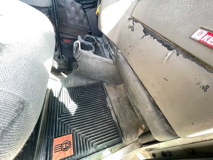 2004-kenworth-t800-image-93