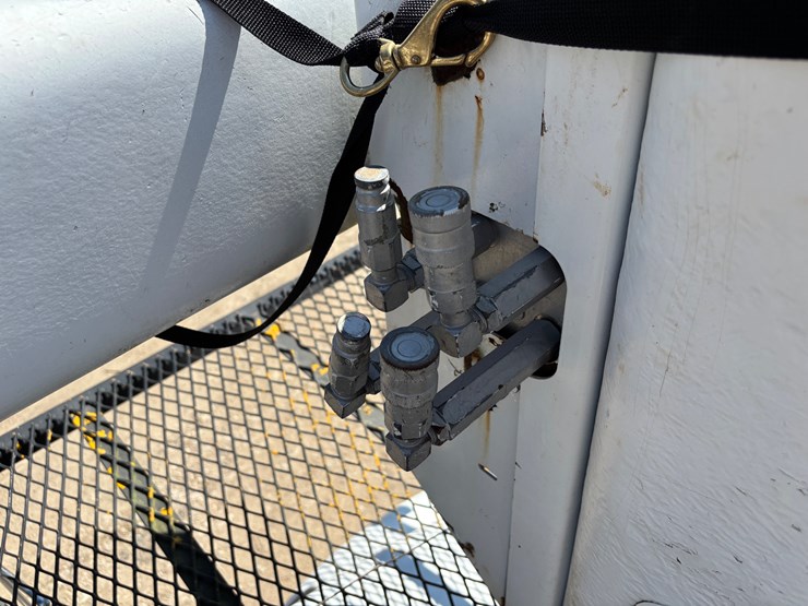 2010-ford-f750-image-38