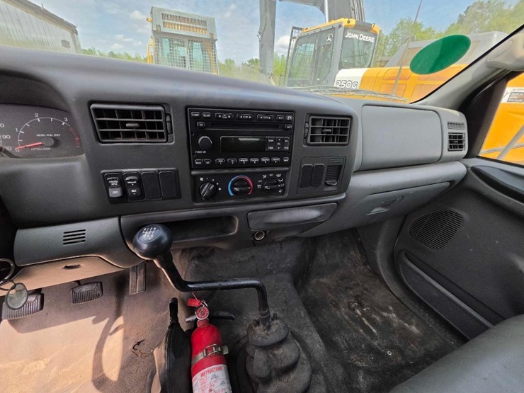 2006-ford-f650-xlt-image-14