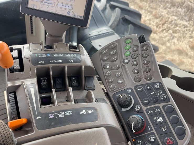 2013-john-deere-9560r-image-11