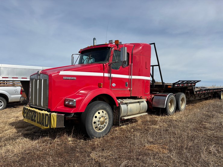 2012-kenworth-semi-truck-image-1