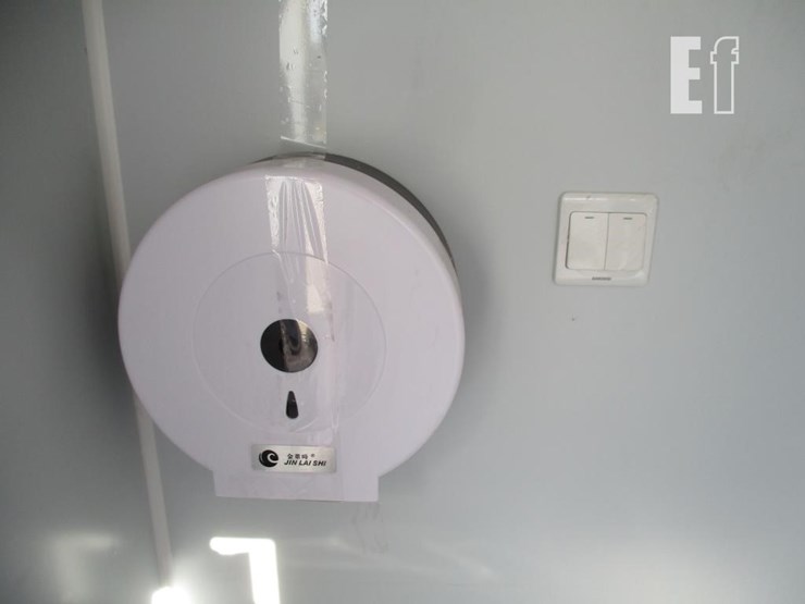 47"-x-86"-x-85"-double-stall-bathroom-image-12