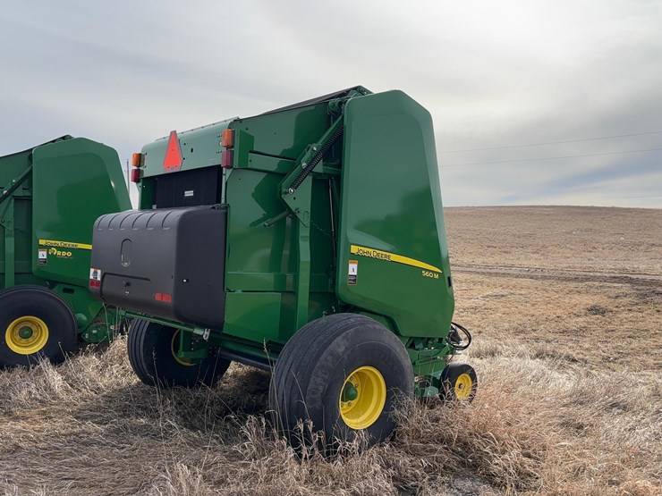 john-deere-560m-image-1