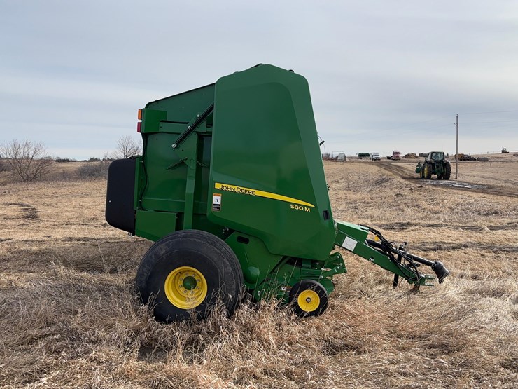 john-deere-560m-image-11