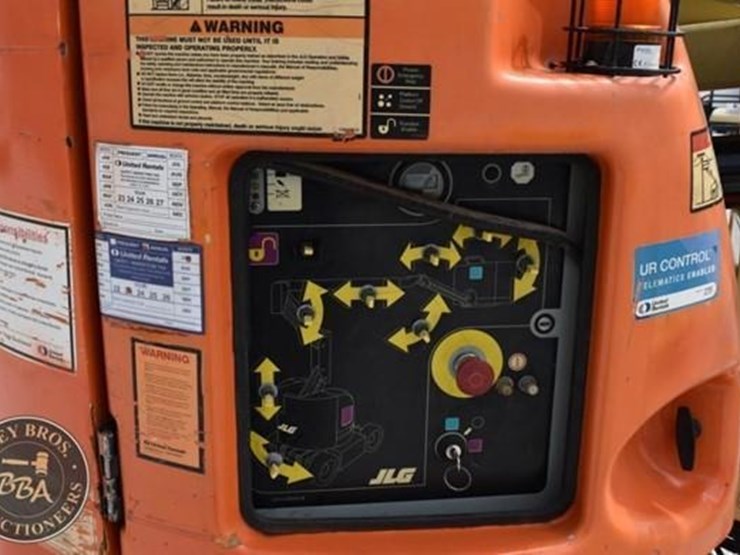 2013-jlg-e300ajp-image-22
