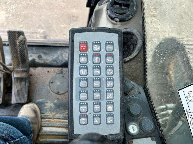 2016-liebherr-r946-lc-image-28