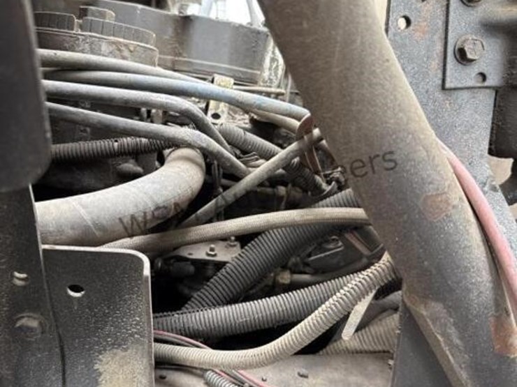 2001-freightliner-fc70-image-35