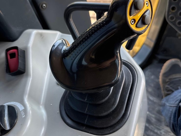 2021-komatsu-d71px-24-image-21