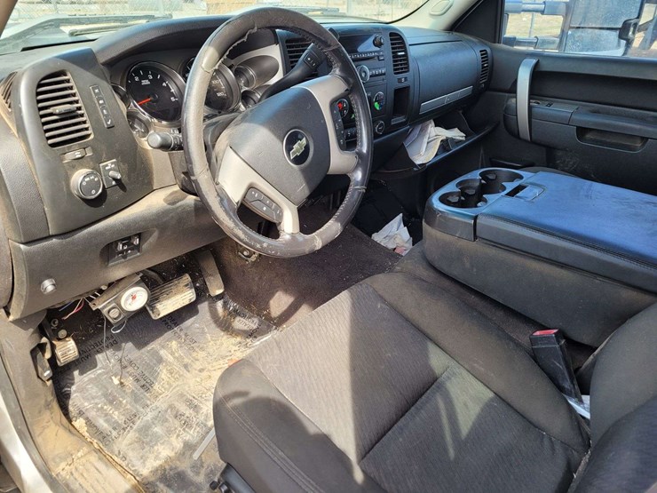 2010-chevrolet-silverado-2500-lt-image-16