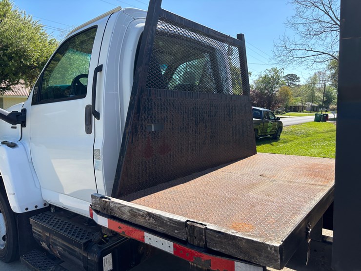 #300-•-2006-gmc-c6500-forestry-chip-truck-image-13