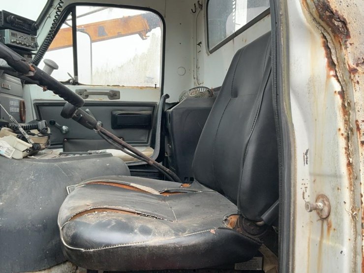 1984-gmc-9500-image-18