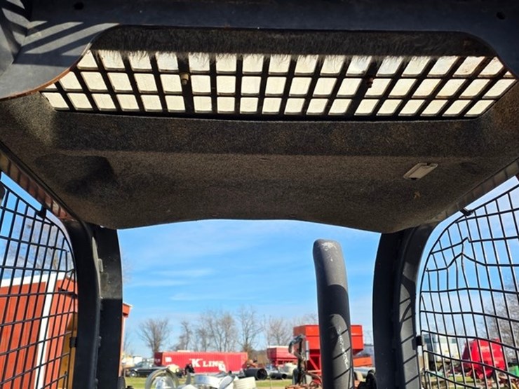 new-holland-l220-image-38