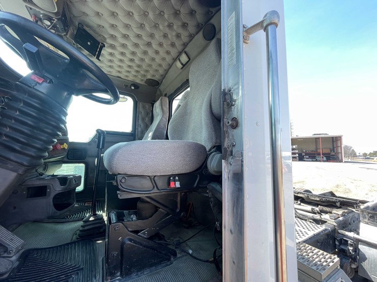 2004-kenworth-t800-image-65