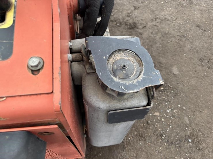 2012-ditch-witch-sk650-image-25