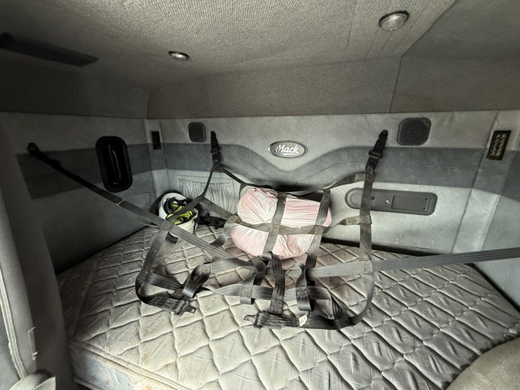 2015-mack-pinnacle-cxu613-image-16