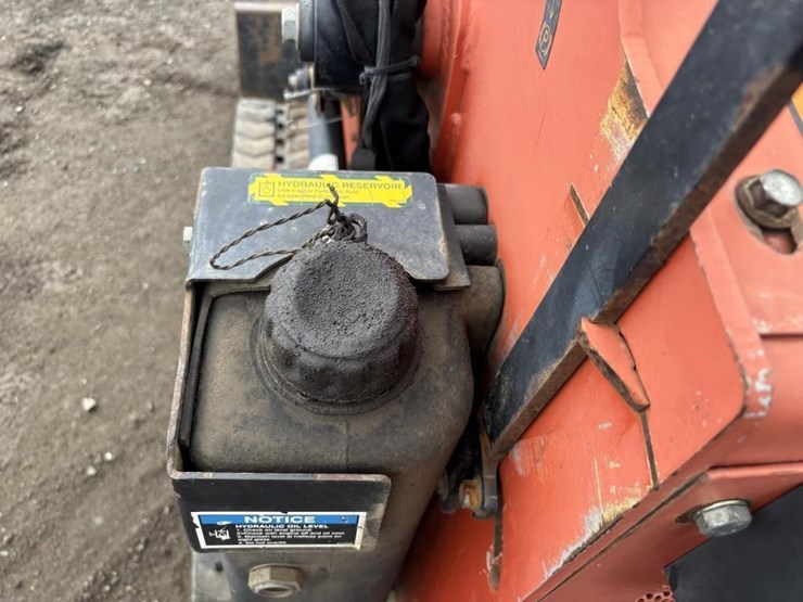 2012-ditch-witch-sk650-image-26