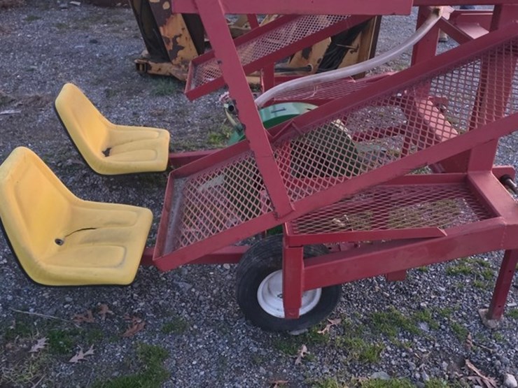 p150-3pt.-2-row-transplanter-image-8